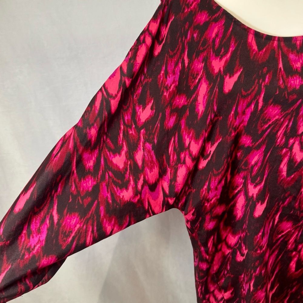 Express bright pink abstract print split sleeve s… - image 2